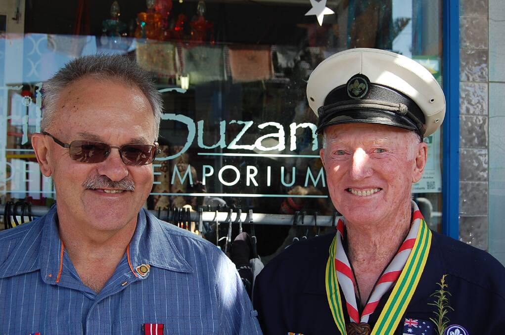 Bob Kulibub and Nev Cowgill moments before the 2014 ANZAC Day march through Eden.