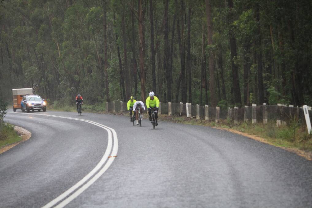 The Variety Cycle competitors heading for Eden on Day 5 (Image courtesy of Stefano Ferro, Cycling Secrets)