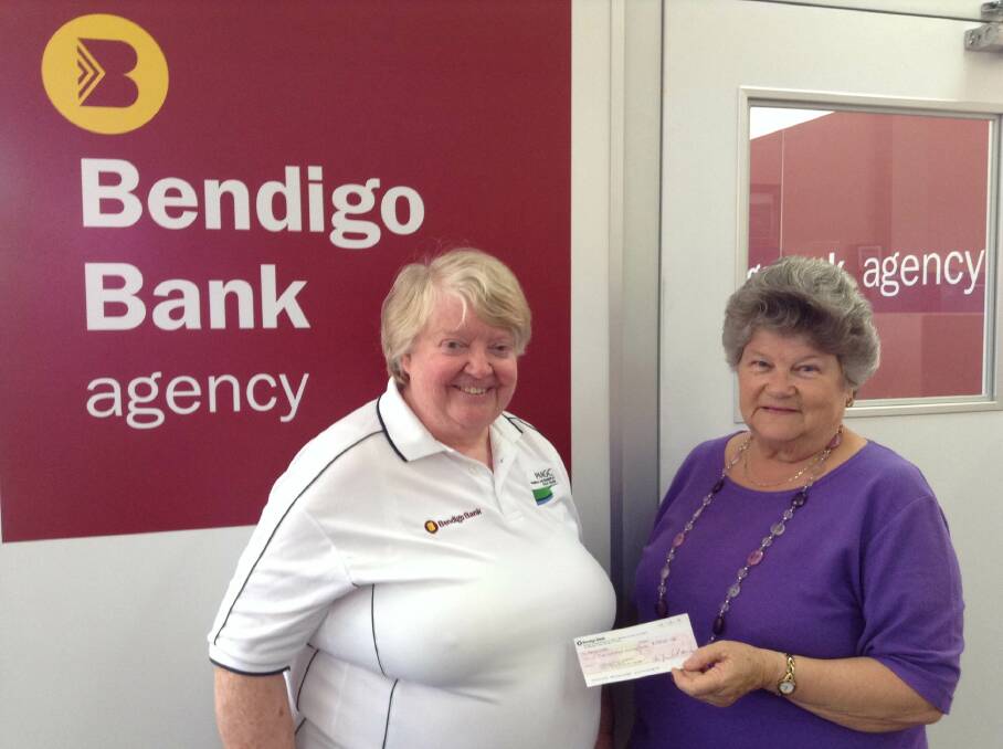 The Bendigo Bank’s Janet Brandon (left) presents Sapphire Surprises manager Flo Young with a $500 cheque for the Anglicare Christmas hampers and gifts program, at the new Bendigo Bank agency, which will be opening soon inside Eden Realty on Imlay Street.