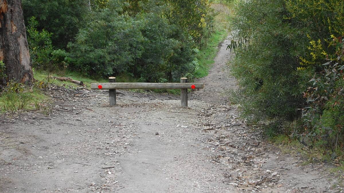 Pine log barriers have been placed across the only vehicle access point to the Lake Curalo foreshore.
