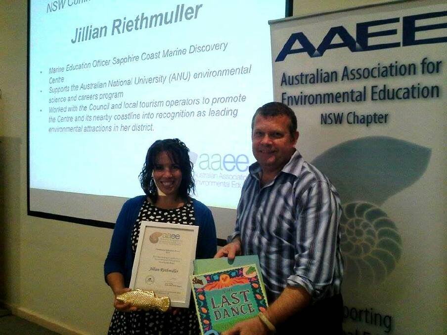 Jillian Riethmuller receives an award from the NSW Australian Association of Environmental Education executive committee convenor Mark Caddey.