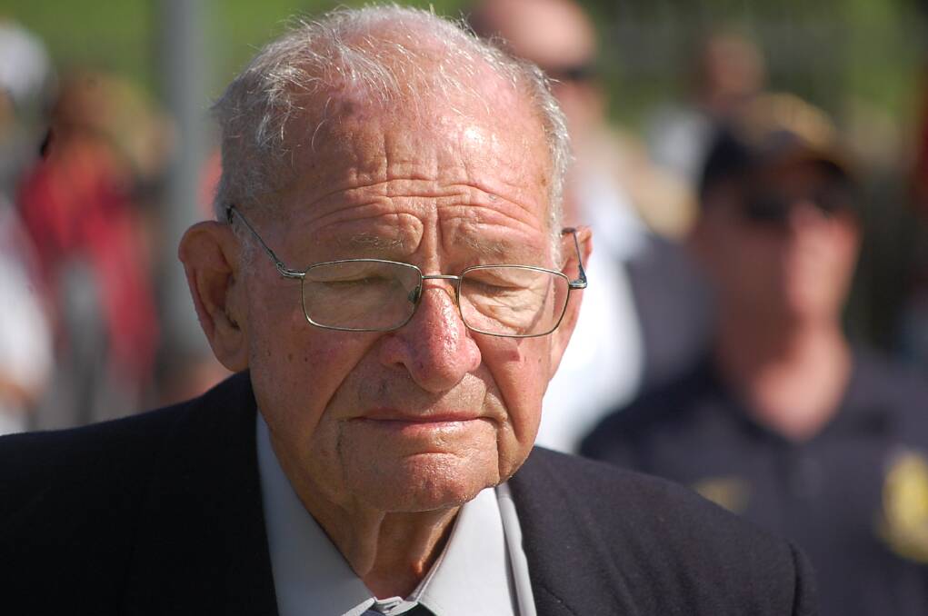 91-year-old army veteran Al Armstrong observes a minute's silence at the 11am service at the Eden cenotaph.