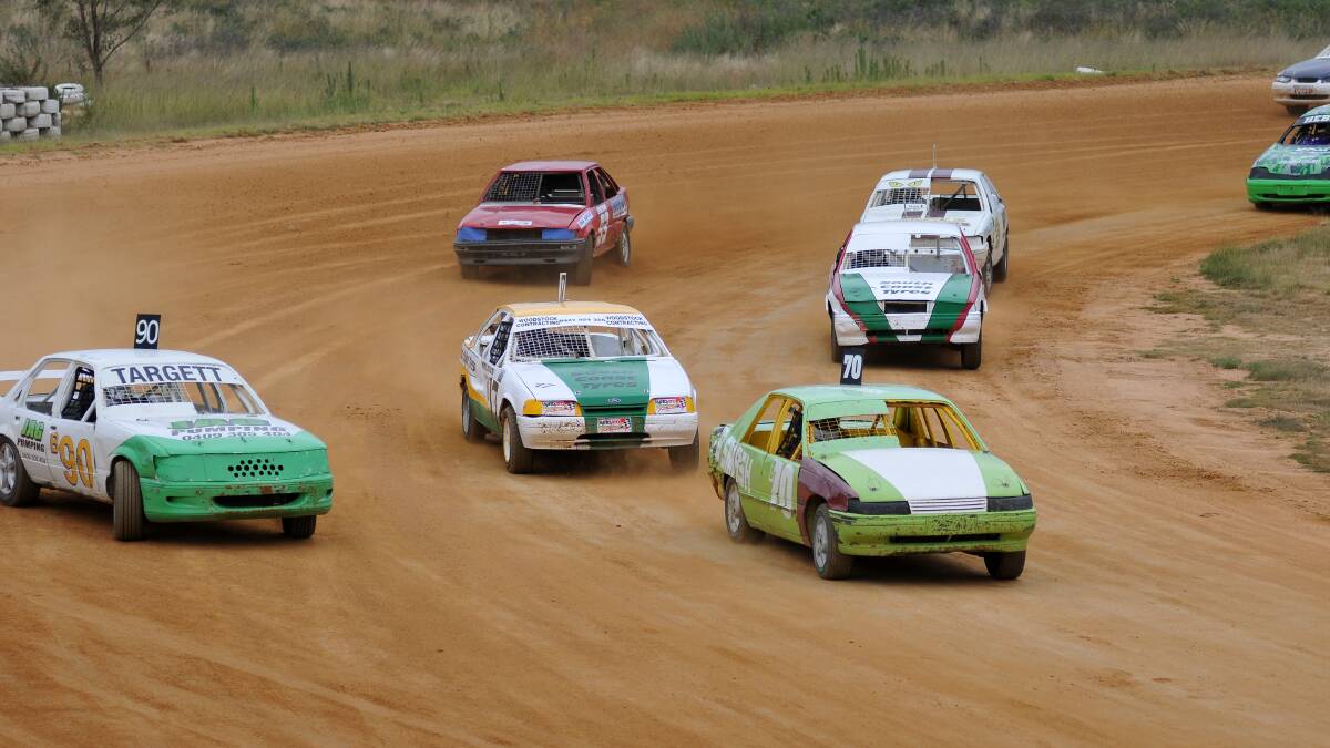 • The field vies for the lead around a bend at the Sapphire Speedway during the last meet. The club is expecting big fields to line up again this Saturday. 
