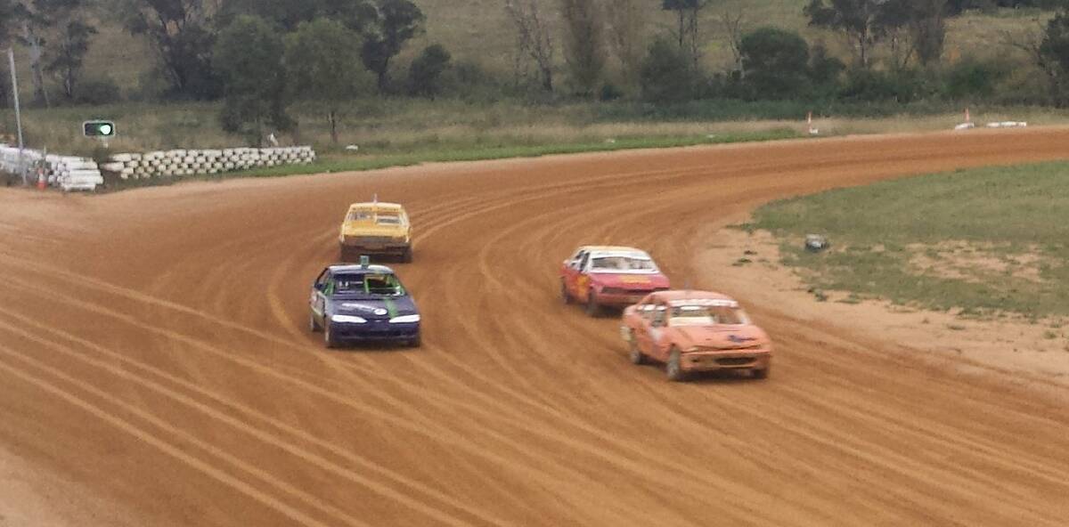 • The Aussie sixes group for a race start at a recent race meet at the Sapphire Speedway. 