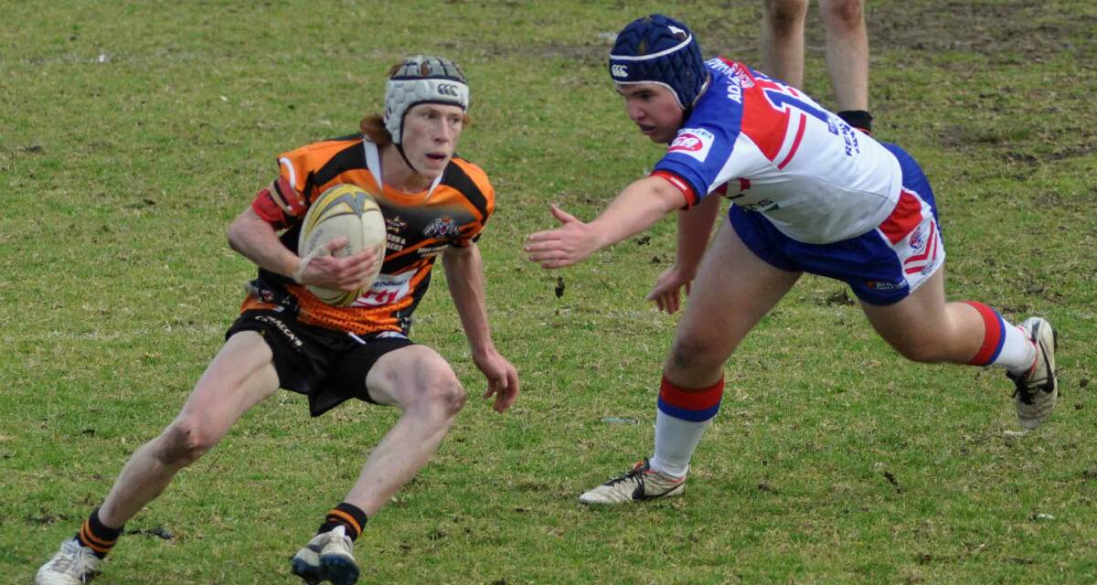 RISING UP: Ben Carmody takes a run for the Bay Tigers under 18s against Gerringong last year. 
