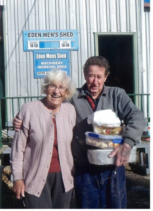 CWA member Margaret Kirkwood says thank you to Ross Dobbyns of the Eden 
Men’s Shed. 