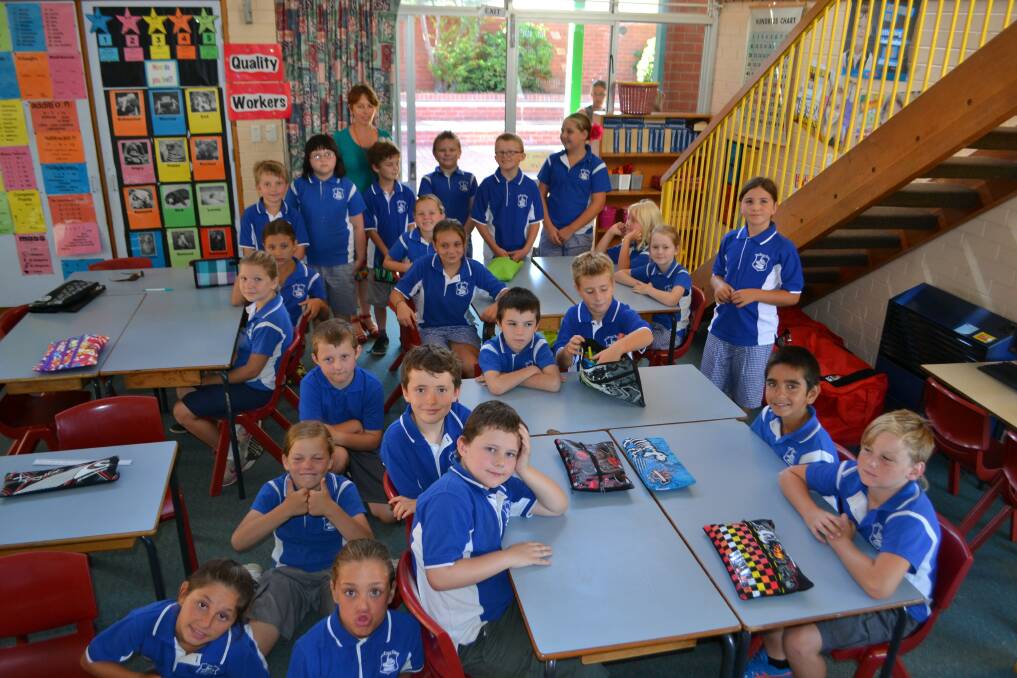 Year 3/4 students at Eden Public Primary School were delighted to pose for the Magnet with the new teacher Mrs Warne.