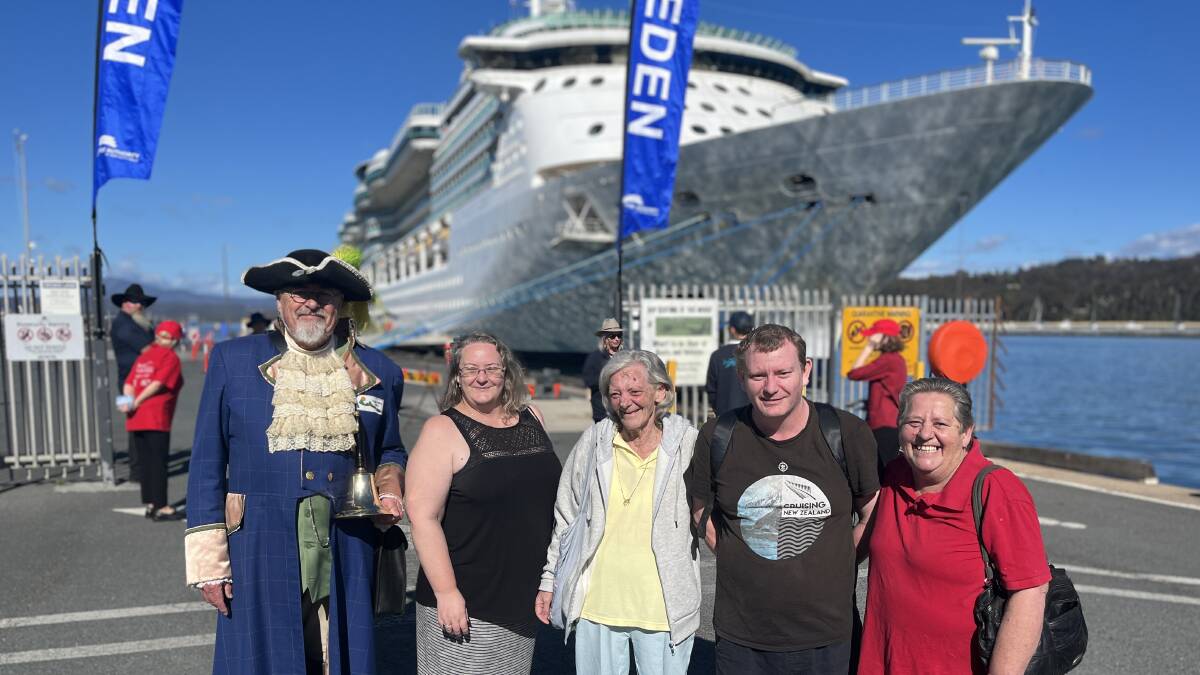 Town crier Alan Moyse with passengers Julie, Joy, Terry and 'their tour guide' Karen. Picture by James Parker
