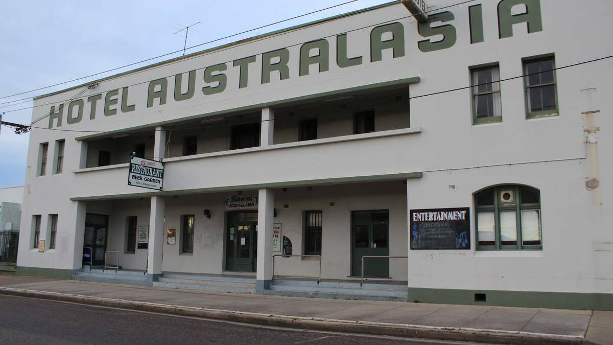 Council votes to sell off Hotel Australasia
