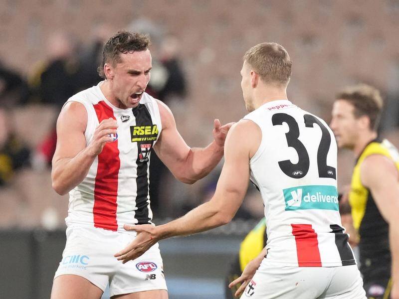 St Kilda reject Luke Dunstan will switch to premiers Melbourne as an unrestricted AFL free agent.
