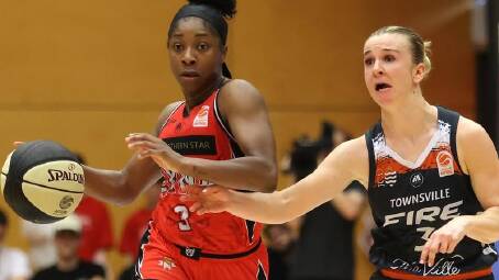 Aari McDonald (l) led Perth to the WNBL grand final, starring in a 2-0 series win over Townsville. (Richard Wainwright/AAP PHOTOS)
