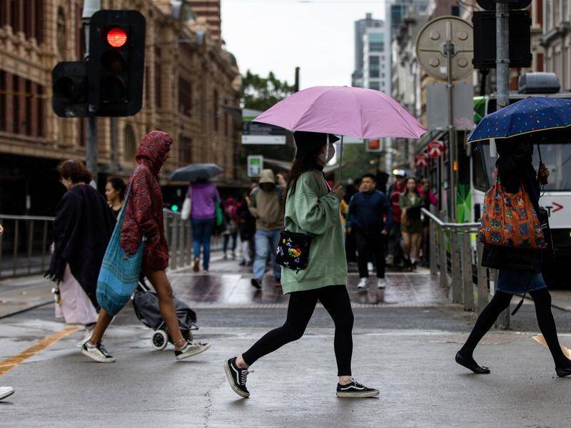 Staff are returning to Melbourne's CBD for 2 to 3 days a week, but full time attendance is down. (Diego Fedele/AAP PHOTOS)