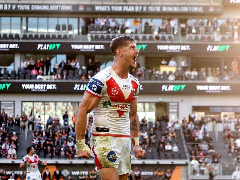 Zac Lomax kicked a late penalty goal to give St George Illawarra a 24-22 NRL win over Wests Tigers. (Brendon Thorne/AAP PHOTOS)
