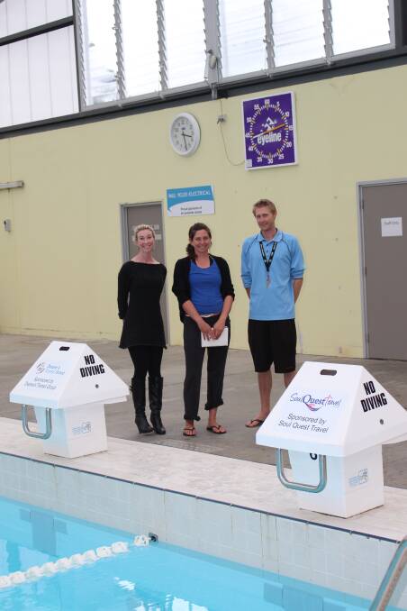 Mural competition winner Belinda Rosenbaum with Aquatic Centre staff Le Webb and Tim Klumper.