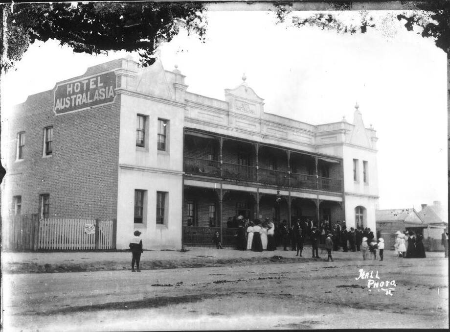 The Hotel Australasia, pictured in 1908. The 'Save the Pit' group hopes to buy back the heritage section of the pub and restore its iconic look. Photo: George family collection.