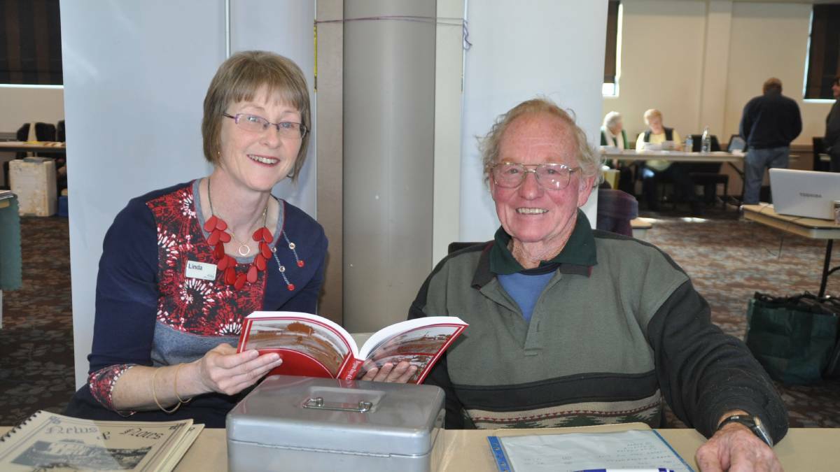 Linda Albertson chats with Allen Oliver, of Bombala at the inaugural Family History Expo held at Club Sapphire in 2014.
